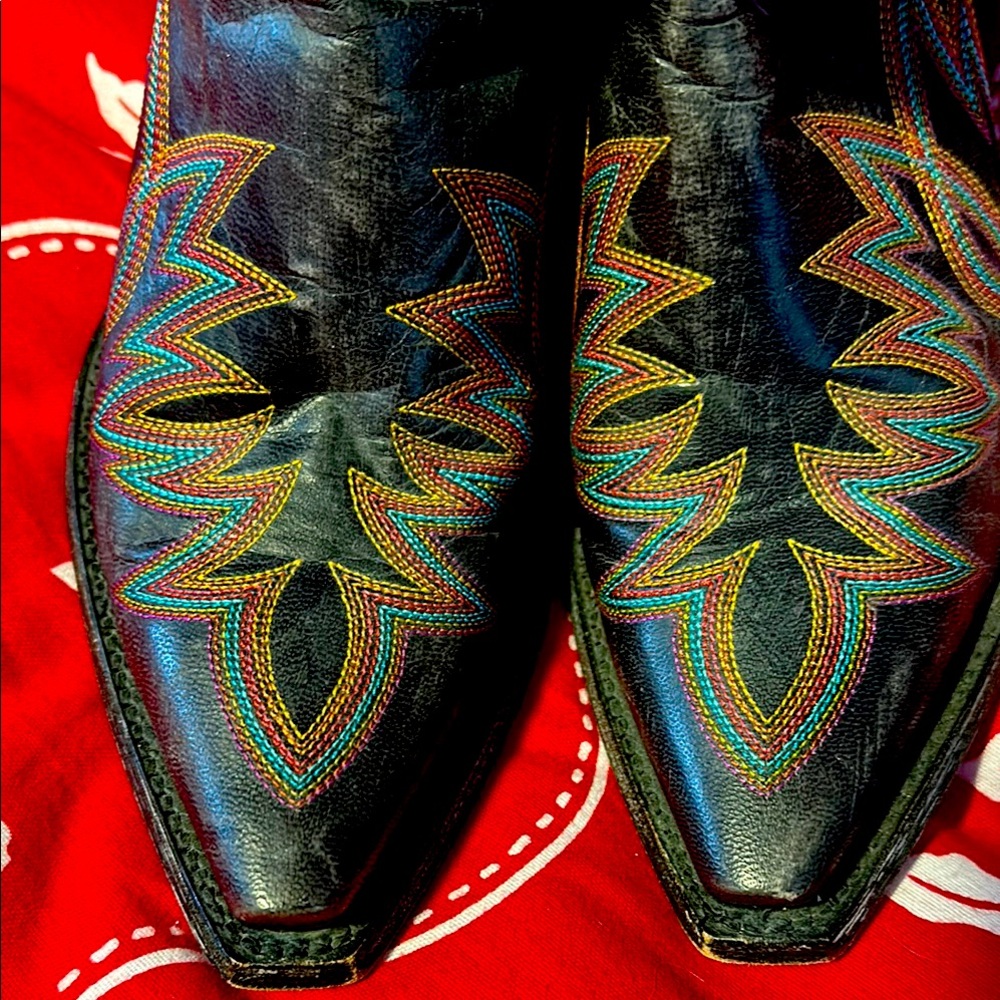 Old gringo western black boot with colorful, whip stitch size 6 1/2. Versatile